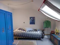 Ein gemütlicher Schlafraum im DG