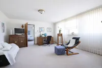 Ein großzügiger Wohnraum im DG