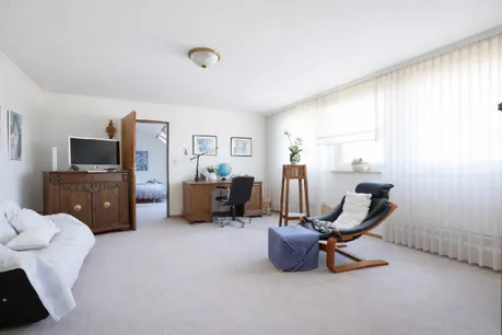 Ein großzügiger Wohnraum im DG