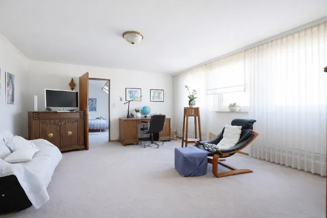 Ein großzügiger Wohnraum im DG