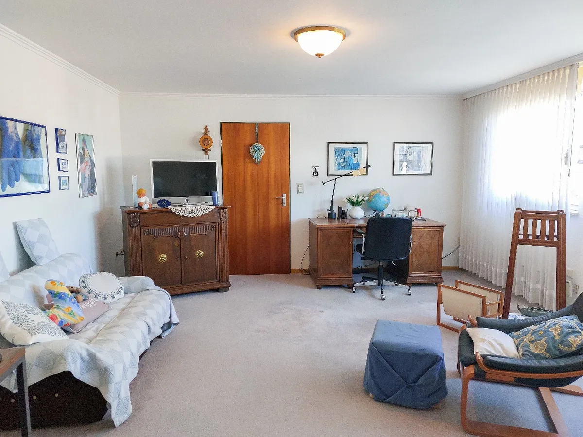 Ein großzügiger Wohnraum im DG