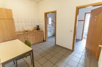 Vorraum mit Einbauküche