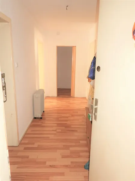 2.Zimmerwohnung im 1.OG rechts