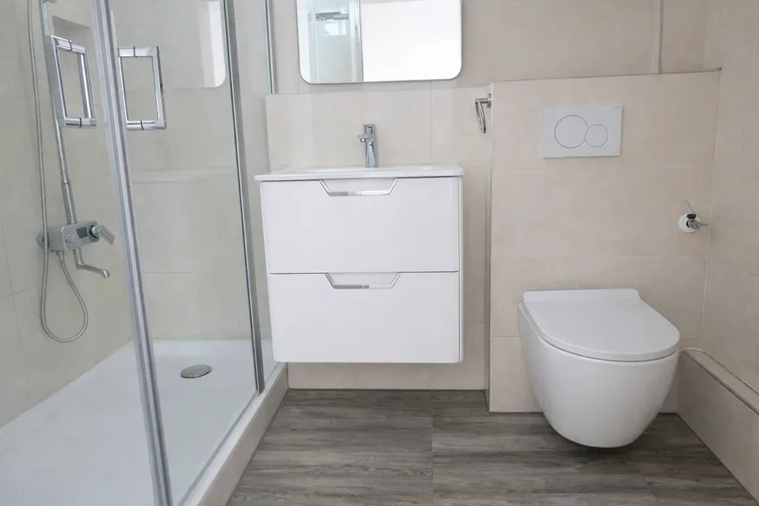 Tlw. modernisierte Duschbäder