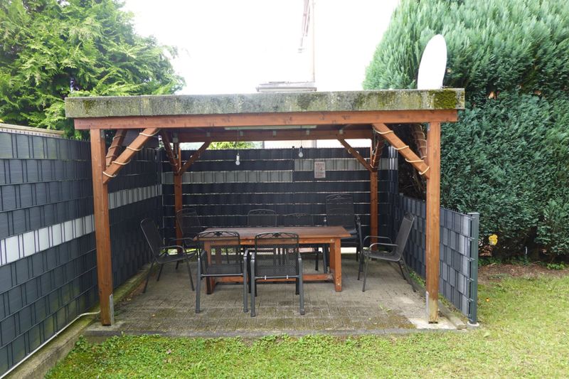 Überdachte Terrasse im Garten
