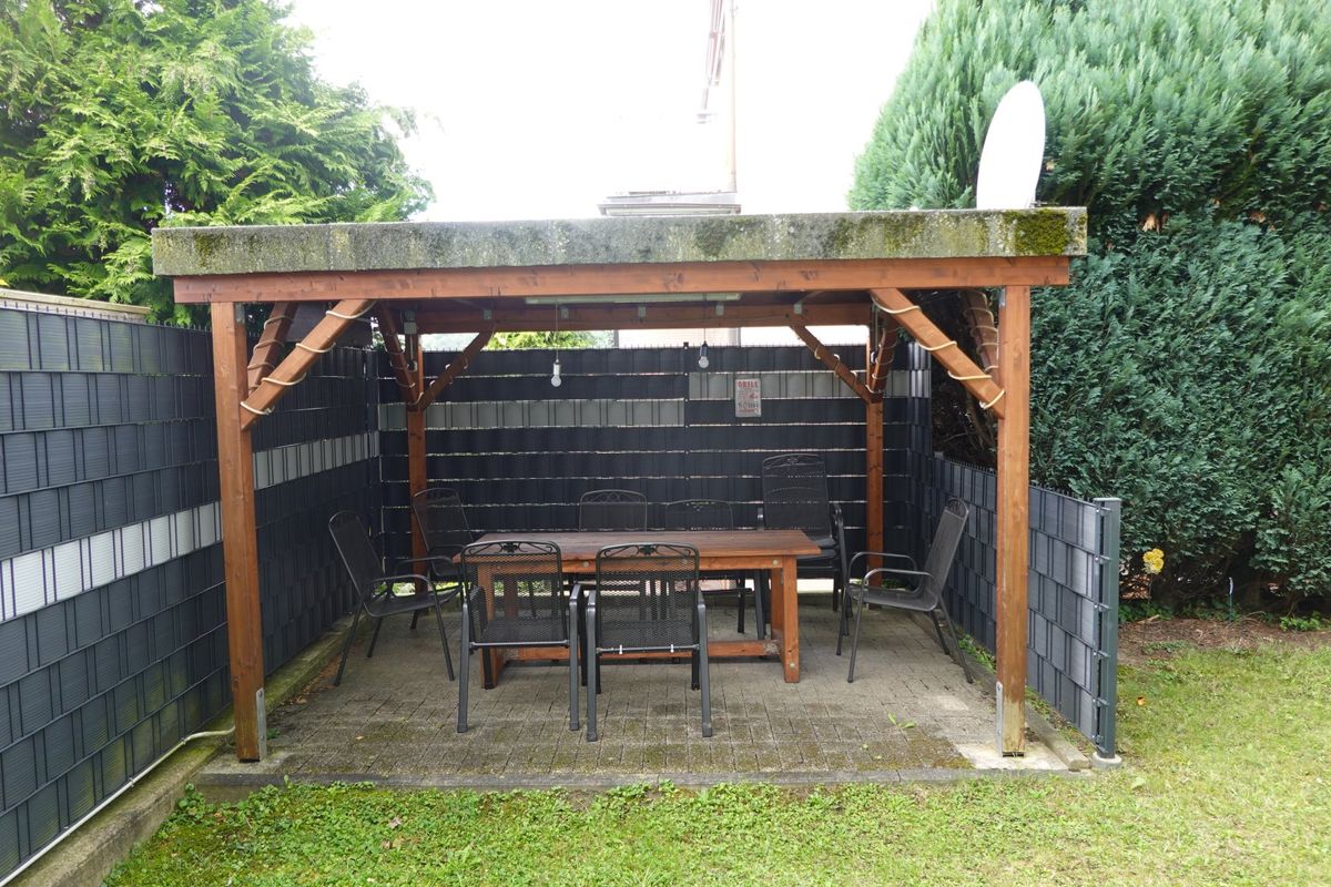 Überdachte Terrasse im Garten