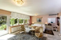 Separater Besprechungsraum im EG ...