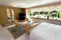 ...mit Blick und Zugang auf die Terrasse