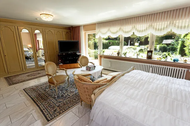 ...mit Blick und Zugang auf die Terrasse