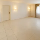 Besprechungsraum mit angrenzendem WC im EG rechts