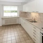 Personalküche im separaten Bereich im EG rechts