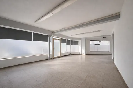 Ca. 11 m Schaufensterfront