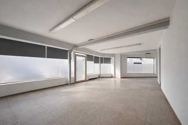 Ca. 11 m Schaufensterfront