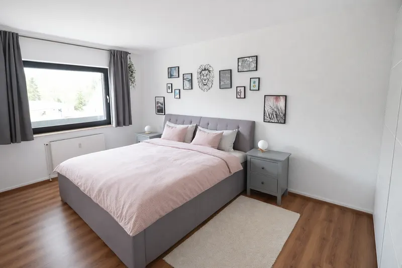 Das ca. 14 m² große Schlafzimmer