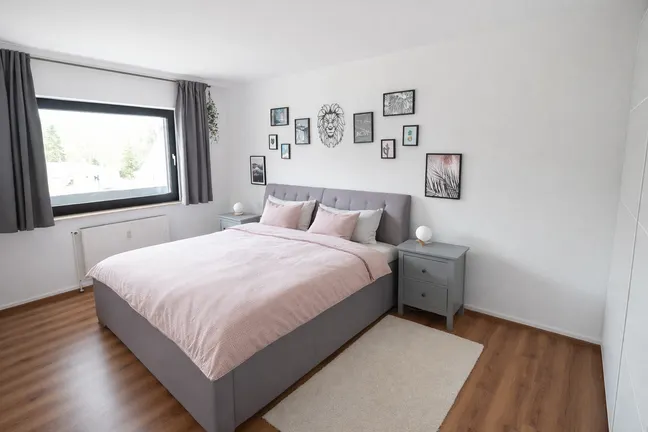 Das ca. 14 m² große Schlafzimmer