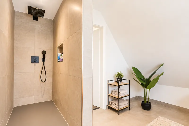 Moderne Walk-In-Dusche