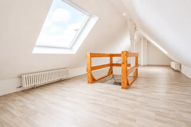 Helle ca. 80 m² große 2-Zimmer-Maisonettewohnung mit Spitzboden, Einbauküche und Tageslichtbad - Foto 4