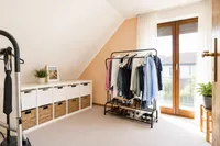 Arbeitszimmer mit Balkonzugang