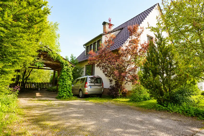 Carport und Stellplatz