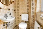 Eines von zwei Gäste-WC