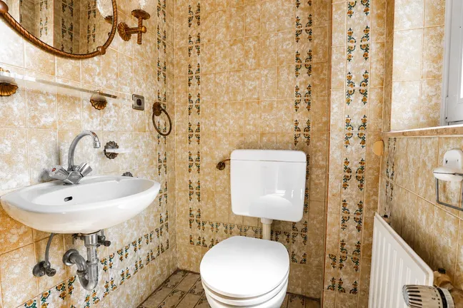 Eines von zwei Gäste-WC