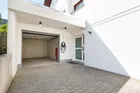 Hauszugang und Garage