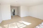 Blick vom Balkon zurück ins Wohnzimmer