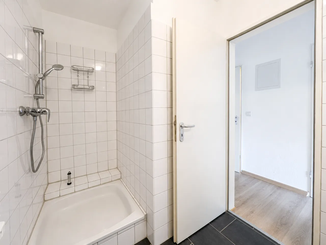 Schönes ca. 34 m² großes 1-Zimmer-Appartment mit großem Wohnraum und Tageslichtbad - Photo 3