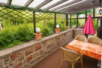 Überdachter Terrasse im Hauseingangsbereich