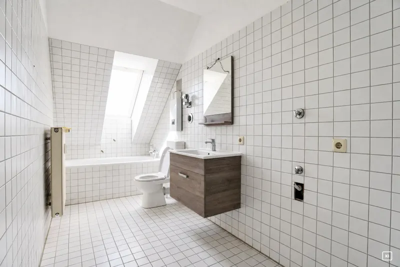 Helle ca. 45m² große 2-Zimmer-Dachgeschosswohnung mit Tageslichtbad - Foto 1