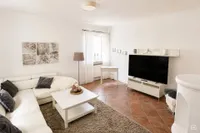 Das ca. 38 m² große Wohnzimmer Foto II