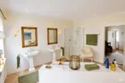Badewanne und Dusche