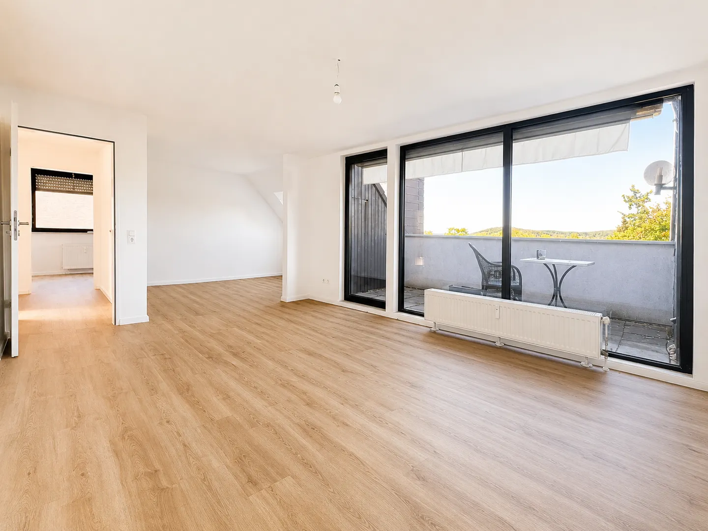 Gemütliche ca. 68m² große 2-Zimmer-Wohnung mit Loggia und Stellplatz in ruhiger Sackgassenlage - Photo 2