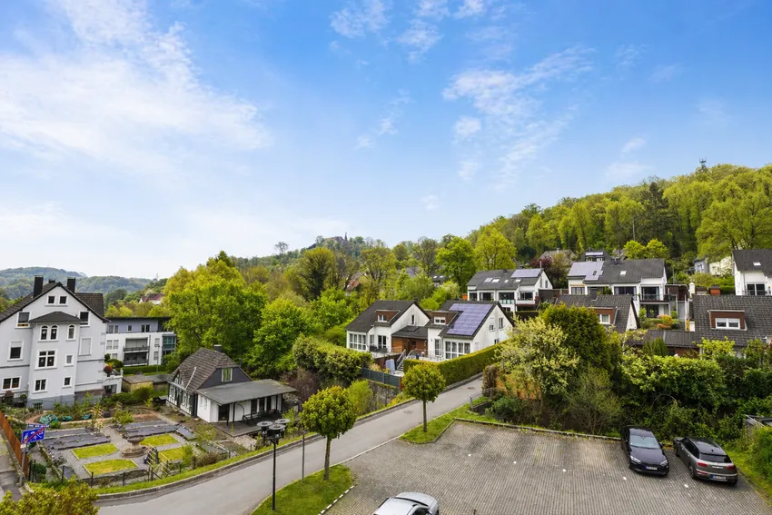 Blick übers Wesselbachtal bis zum Schloss