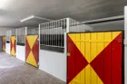 Pferdestallungen im Gebäude