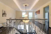 Galerie OG mit Kronleuchter