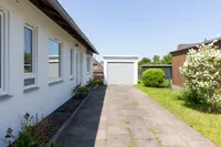 Auffahrt mit Garage