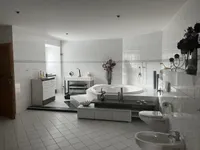 großes Badezimmer