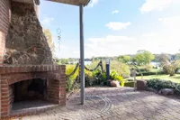 Außenterrasse mit Kamin