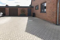 Auffahrt mit Garage