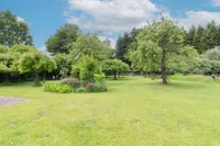 Garten mit Obstbäumen