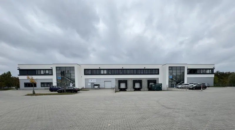 3.068 m² Logistikhalle + 582 m² Büro-/Sozialflächen in Neu-Isenburg zu vermieten