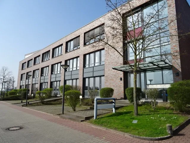797 m² Lagerfläche + 423 m² Bürofläche im modernen Gewerbepark „Provisionsfrei“ zu vermieten