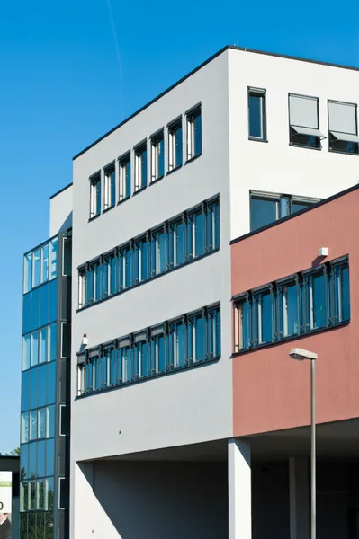 797 m² Lagerfläche + 423 m² Bürofläche im modernen Gewerbepark „Provisionsfrei“ zu vermieten