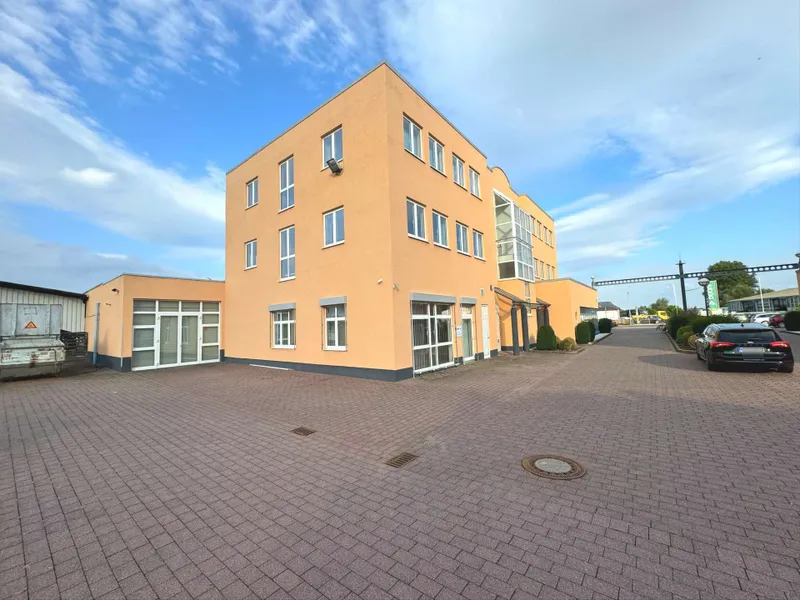 450 m² Renovierte Bürofläche in Neu-Isenburg „PROVISIONSFREI“ zu vermieten