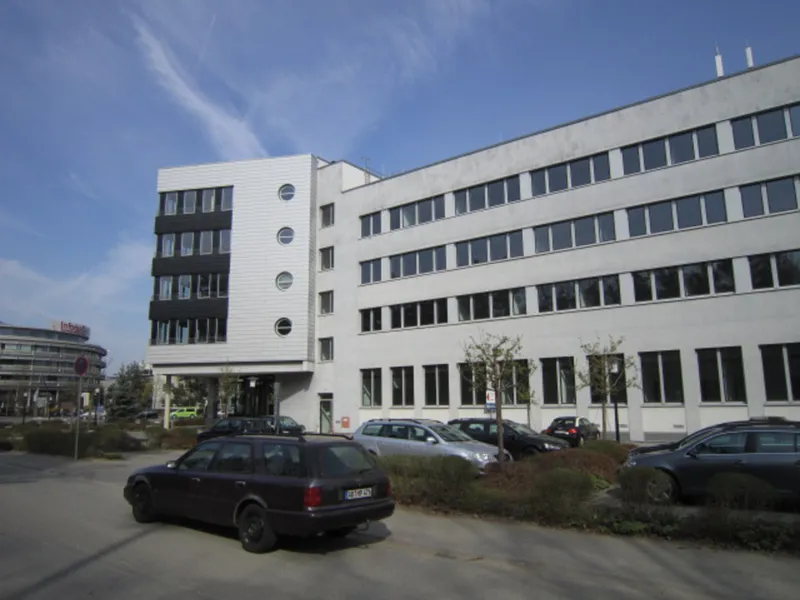 450 m² Renovierte Bürofläche in Neu-Isenburg „PROVISIONSFREI“ zu vermieten