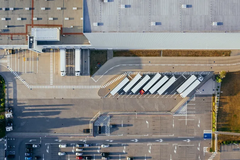 11.069 m² Lagerhallen + Büro auf 36.000 m² Gewerbegrundstück zu verkaufen