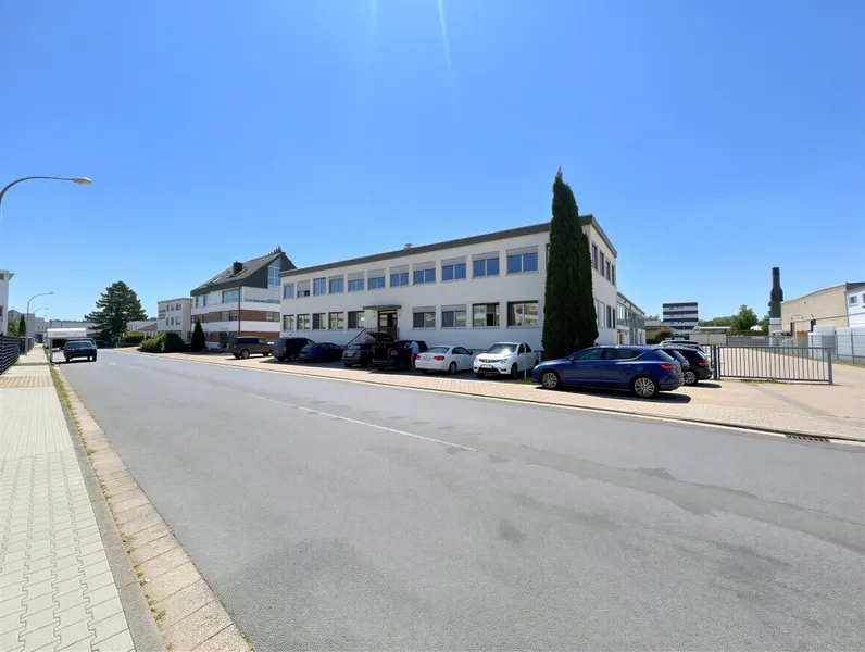 129 m&sup2; B&uuml;rofl&auml;che ** RENOVIERT** im UG. in Dietzenbach zu vermieten