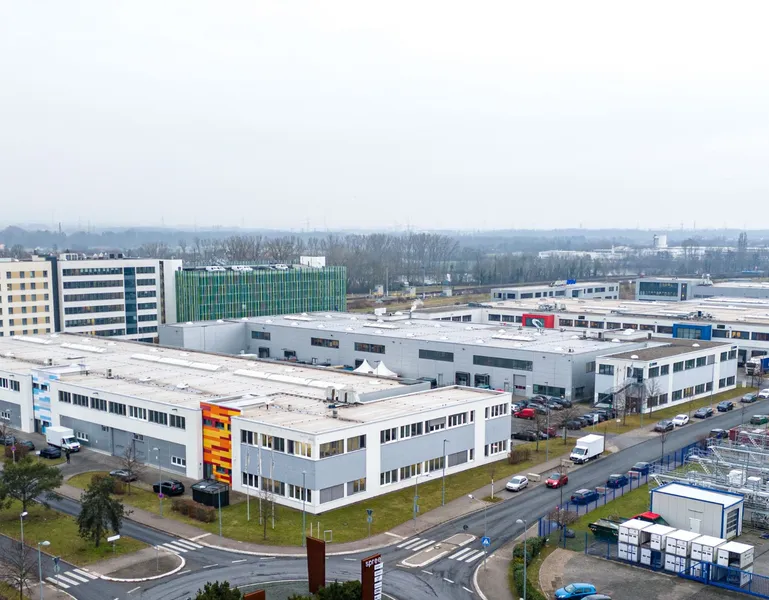 1.929 m&sup2; Logistikfl&auml;che + 1.253 m&sup2; B&uuml;rofl&auml;che in Kelsterbach zu vermieten