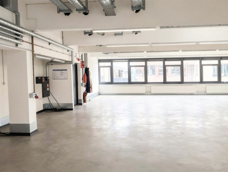 210,44 m&sup2; Gro&szlig;z&uuml;gige Hallerfl&auml;che in Alzenau zu vermieten